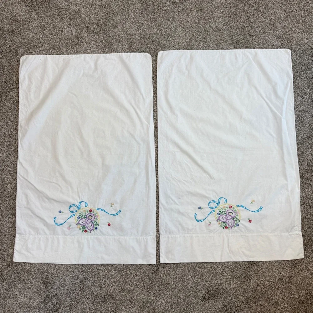 Vintage Hand Embroidered Floral Ribbon Cotton Pillowcase Pair White‎ Cottagecore